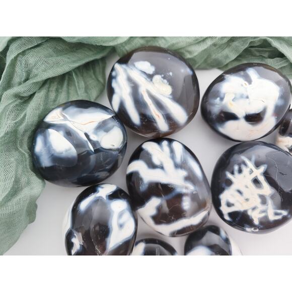 Orca Agate Palm Stone - Picture 3 of 8